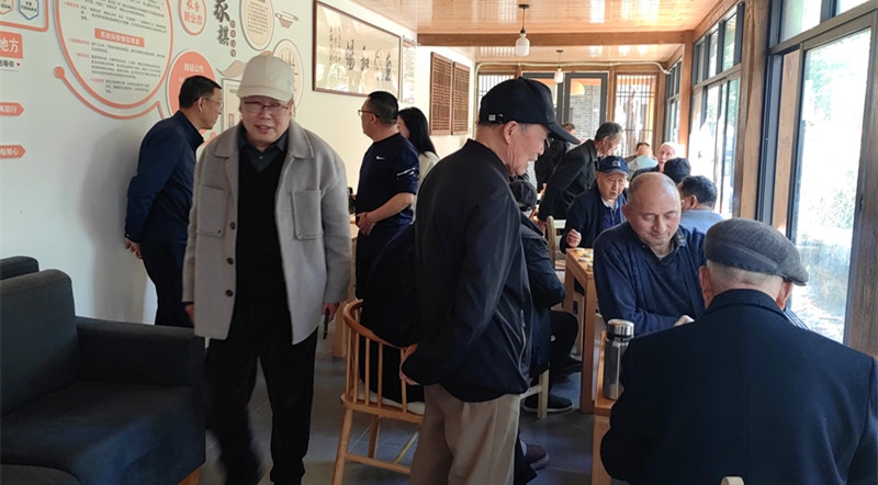 《赴锦水苑社区棋协调研有寄》